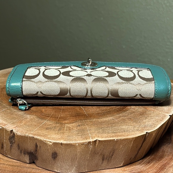 *RARE* COACH Park Signature Checkbook Wallet - Picture 6 of 16